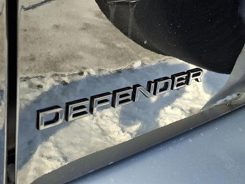 2025 Land Rover Defender 110 P400 S