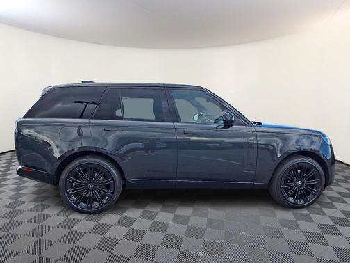 2025 Land Rover Range Rover P400 SE