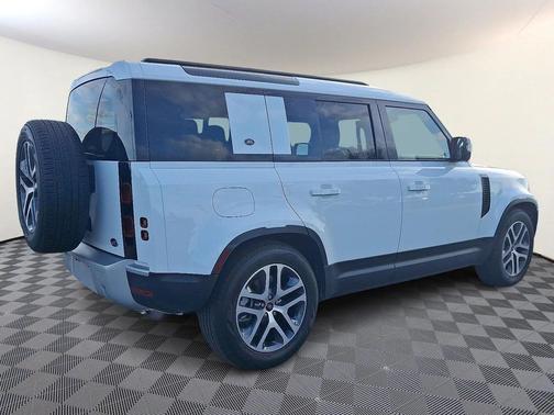 2023 Land Rover Defender 110 SE