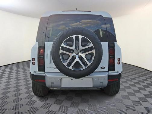 2023 Land Rover Defender 110 SE
