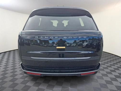 2025 Land Rover Range Rover P530 SE