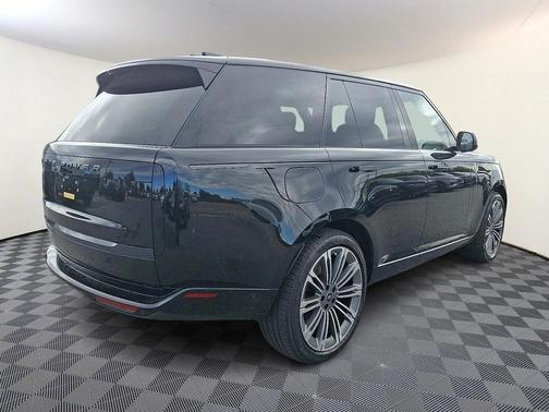 2025 Land Rover Range Rover P530 SE