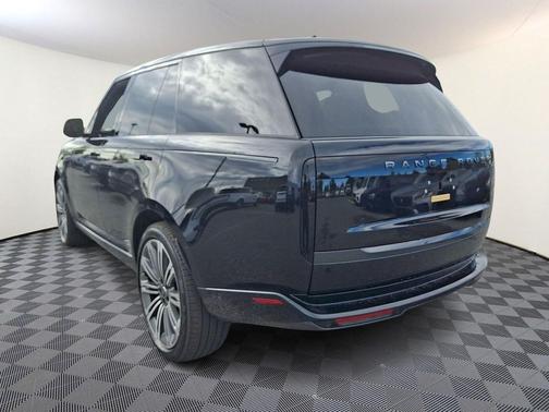 2025 Land Rover Range Rover P530 SE