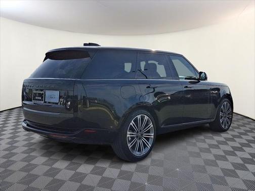 2025 Land Rover Range Rover P400 SE
