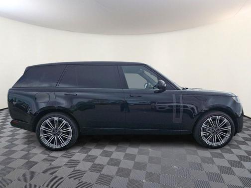 2025 Land Rover Range Rover P400 SE 7 Seat