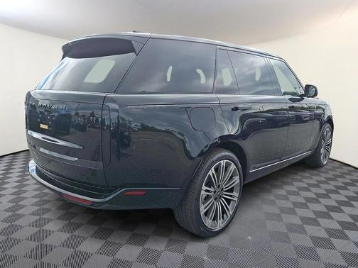 2025 Land Rover Range Rover P400 SE 7 Seat