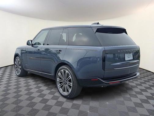 2025 Land Rover Range Rover P530 SE