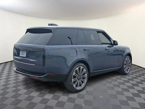 2025 Land Rover Range Rover P530 SE