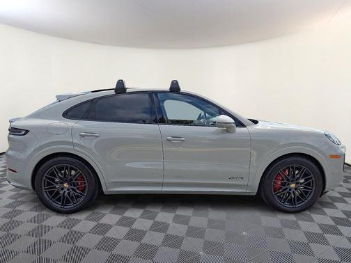 2025 Porsche Cayenne GTS