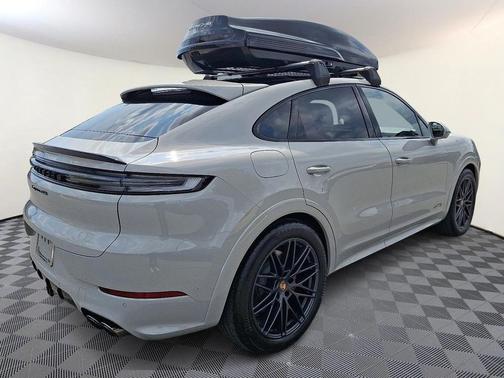 2025 Porsche Cayenne GTS