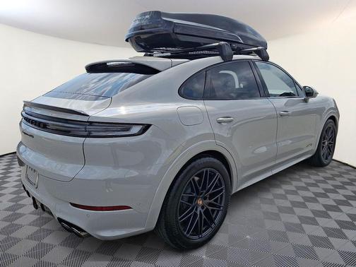 2025 Porsche Cayenne GTS