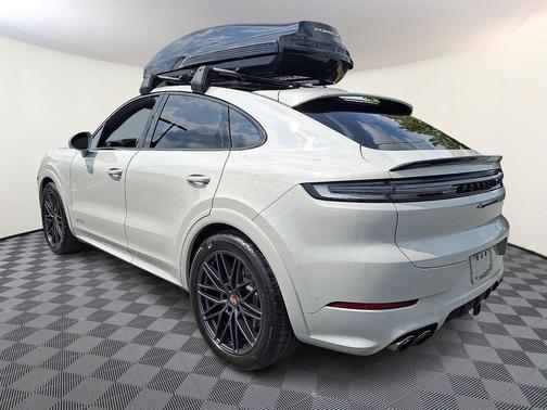 2025 Porsche Cayenne GTS