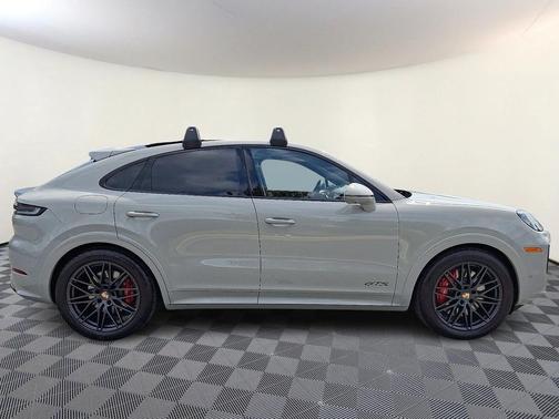 2025 Porsche Cayenne GTS