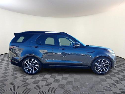 2024 Land Rover Discovery P300 Dynamic SE