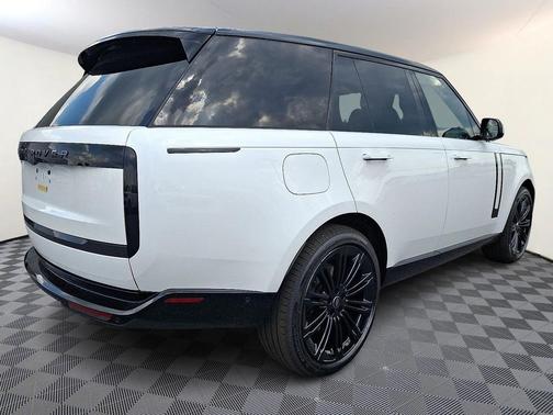 2025 Land Rover Range Rover P400 SE