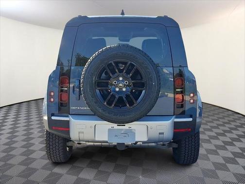 2025 Land Rover Defender 110 P300
