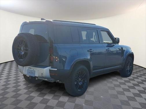 2025 Land Rover Defender 110 P300