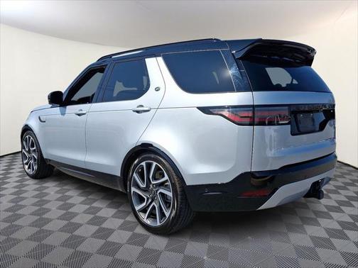 2024 Land Rover Discovery P300 Dynamic SE
