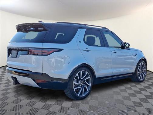 2024 Land Rover Discovery P300 Dynamic SE