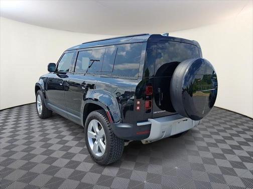 2025 Land Rover Defender 110 P300