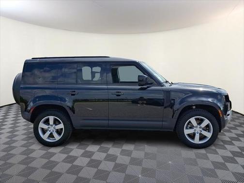 2025 Land Rover Defender 110 P300