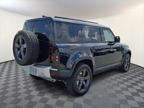 2025 Land Rover Defender 110 P300