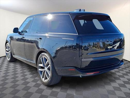 2025 Land Rover Range Rover P400 SE