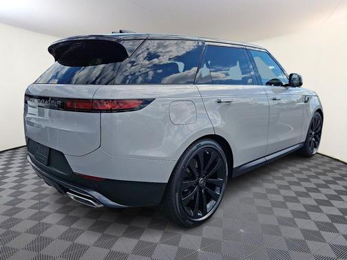 2025 Land Rover Range Rover Sport SE