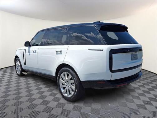 2025 Land Rover Range Rover P400 SE 7 Seat