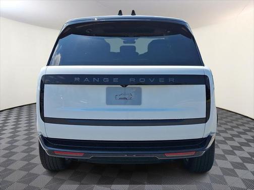 2025 Land Rover Range Rover P400 SE 7 Seat
