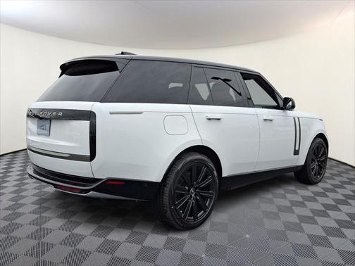 2025 Land Rover Range Rover P550e SE