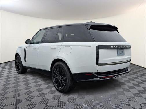 2025 Land Rover Range Rover P550e SE