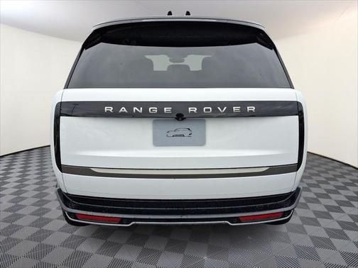 2025 Land Rover Range Rover P550e SE
