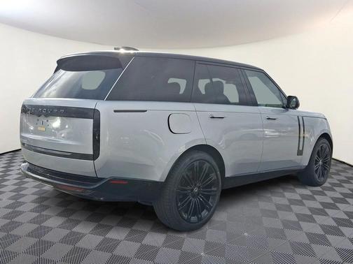 2025 Land Rover Range Rover P530 SE