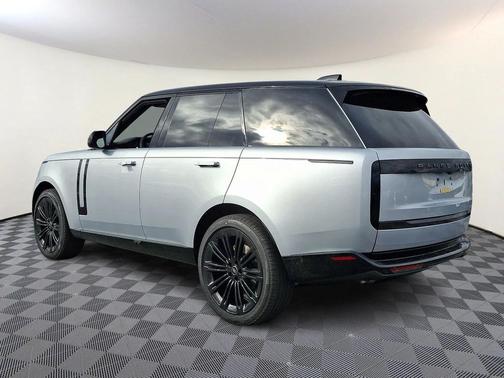 2025 Land Rover Range Rover P530 SE