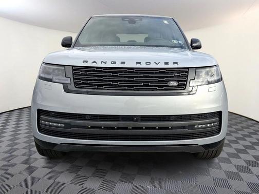2025 Land Rover Range Rover P530 SE