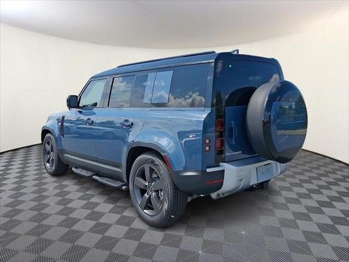 2025 Land Rover Defender 110 P300
