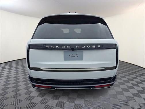 2025 Land Rover Range Rover P530 SE