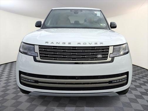 2025 Land Rover Range Rover P530 SE