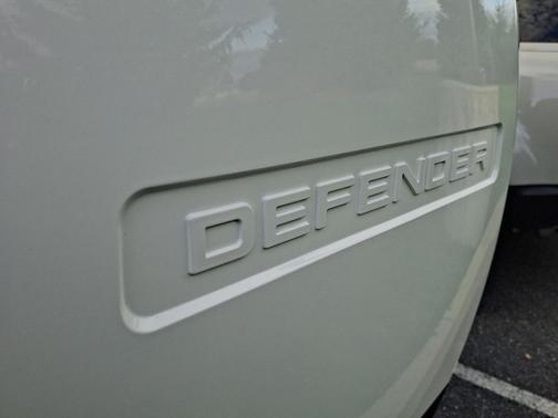 2023 Land Rover Defender 110 X-Dynamic SE