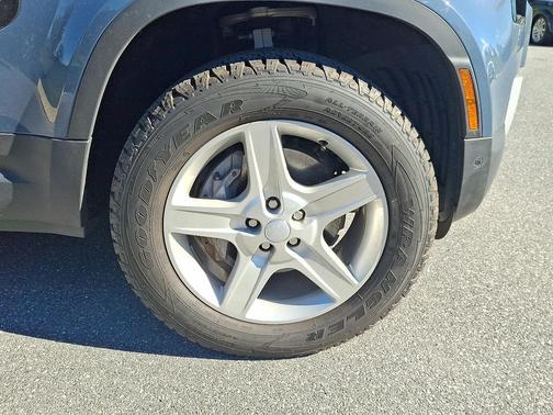 2022 Land Rover Defender 110 SE