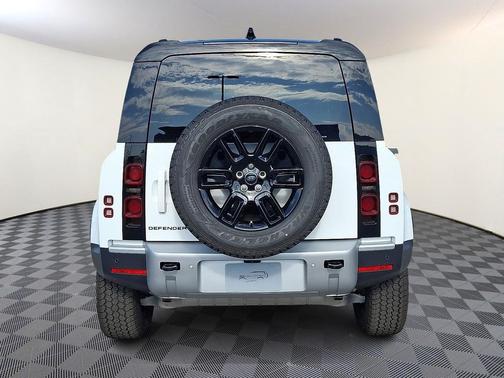 2025 Land Rover Defender 110 P300
