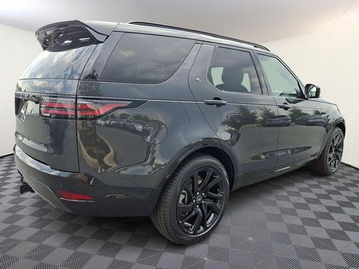 2025 Land Rover Discovery P300 Dynamic SE