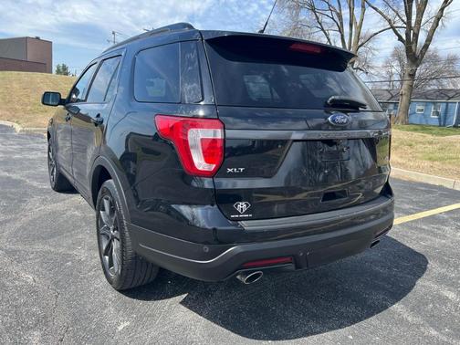 Black 2018 Ford Explorer XLT