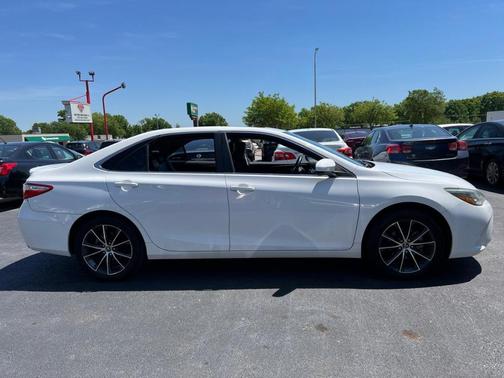 White 2015 Toyota Camry XSE