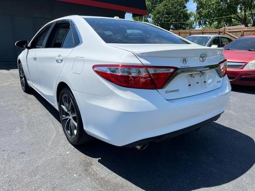 White 2015 Toyota Camry XSE