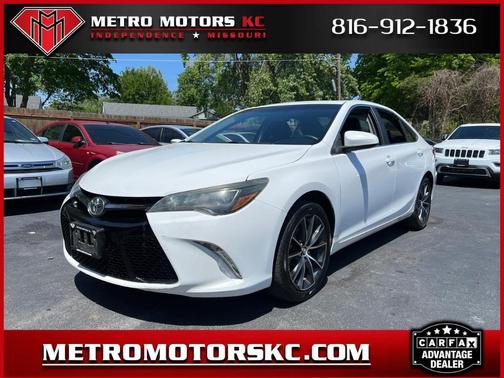 White 2015 Toyota Camry XSE