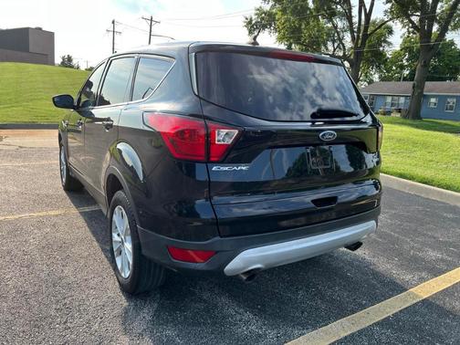 Black 2019 Ford Escape SE