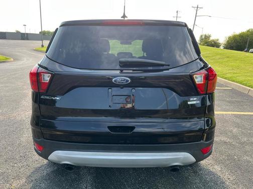 Black 2019 Ford Escape SE