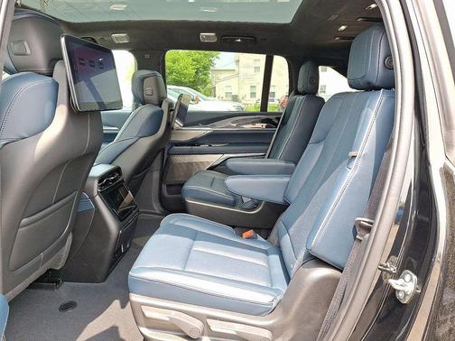 2025 Cadillac Escalade IQ Sport 2